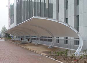 新鄉(xiāng)膜結(jié)構(gòu)車棚【廠家直銷】新鄉(xiāng)<font color='red'>膜結(jié)構(gòu)停車棚</font>,張拉膜車棚