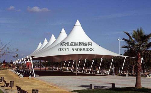 優(yōu)質(zhì)的膜結(jié)構(gòu)設施色彩鮮艷亮麗