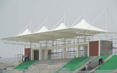 鄭州澍青醫(yī)學(xué)高等?？茖W(xué)校膜結(jié)構(gòu)看臺(tái)