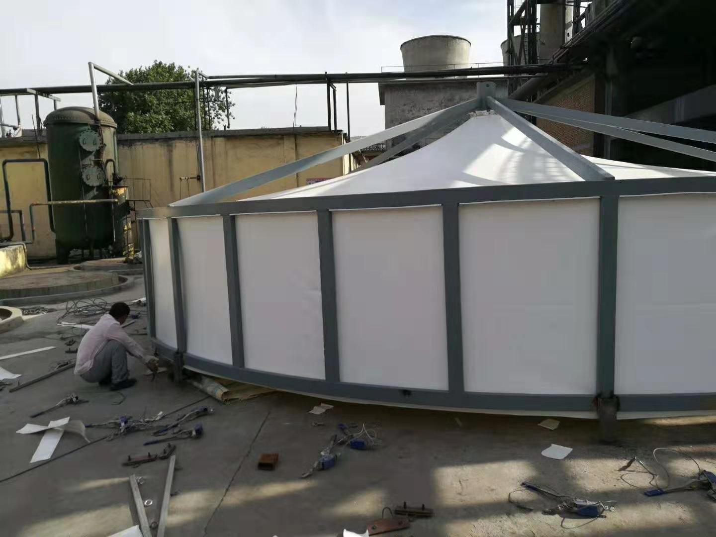 隨動(dòng)式<font color='red'>污水池加蓋</font>密封罩與固定式加蓋相比，有哪些特點(diǎn)