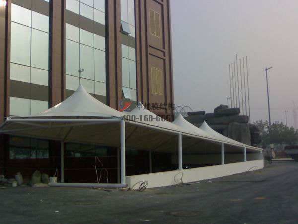  承德市膜結(jié)構(gòu)地下車(chē)庫(kù)出入口【承德天龍公司遮陽(yáng)棚】設(shè)計(jì)施工案例