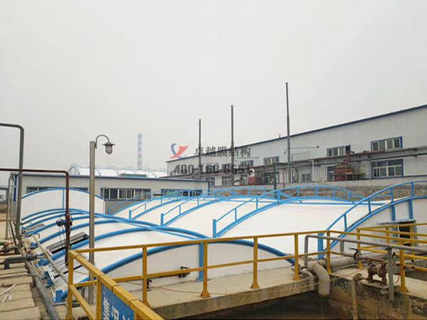 濮陽污水處理廠<font color='red'>污水池加蓋</font>除臭封閉罩 　　