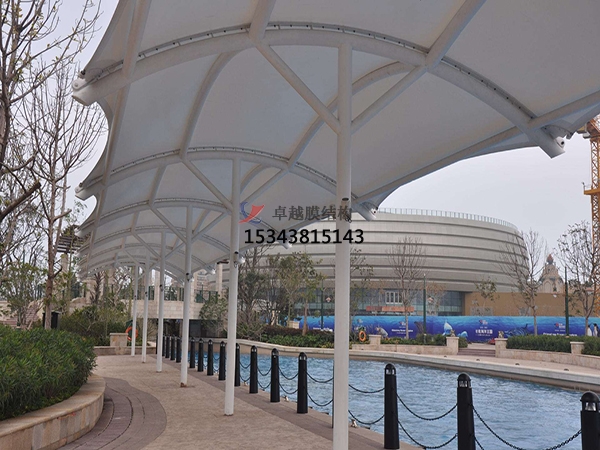 枝江<font color='red'>膜結(jié)構(gòu)停車棚</font>【設(shè)計生產(chǎn)安裝】