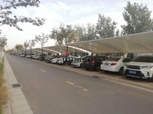 赤壁<font color='red'>膜結(jié)構(gòu)停車棚</font>【雨棚遮陽棚生產(chǎn)安裝】