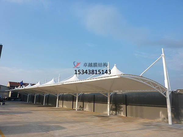天祝<font color='red'>膜結(jié)構(gòu)停車棚</font>【設(shè)計(jì)生產(chǎn)安裝】