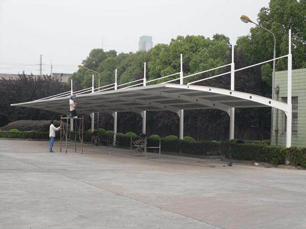 民勤<font color='red'>膜結(jié)構(gòu)停車棚</font>【設(shè)計(jì)生產(chǎn)安裝】