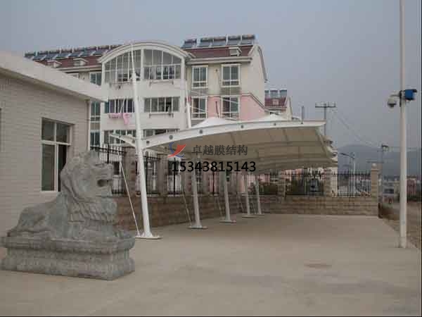 民樂<font color='red'>膜結(jié)構(gòu)停車棚</font>【設(shè)計(jì)生產(chǎn)安裝】
