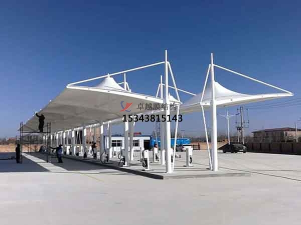 膜結(jié)構(gòu)車棚之刀刮膜材的優(yōu)點(diǎn)？