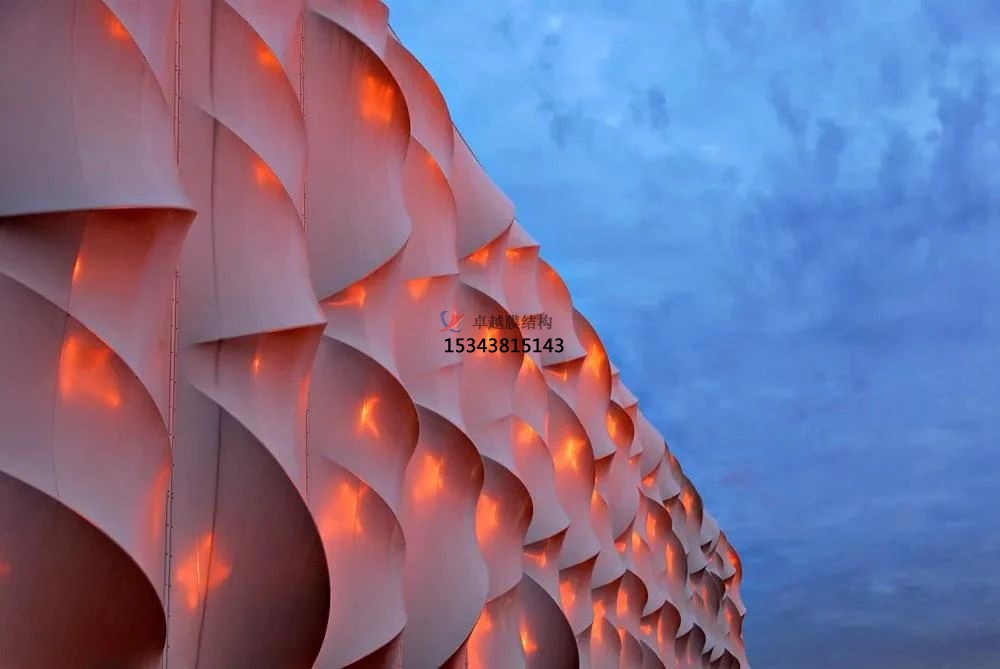 曲線時代，可彎可曲的膜結(jié)構(gòu)